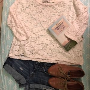 Cream lace top 🎀