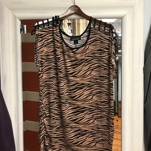 Never worn  sleeveless leopard shirt