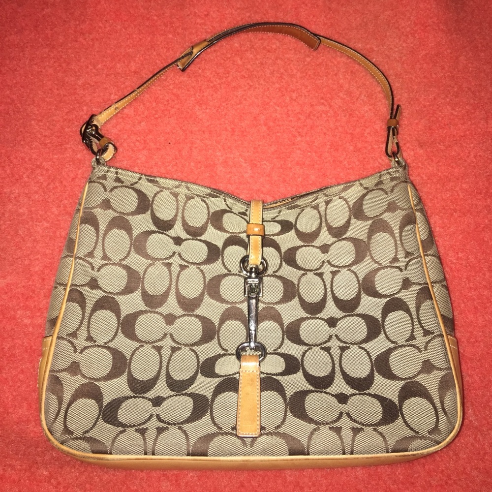 CLASSIC COACH HANDBAG