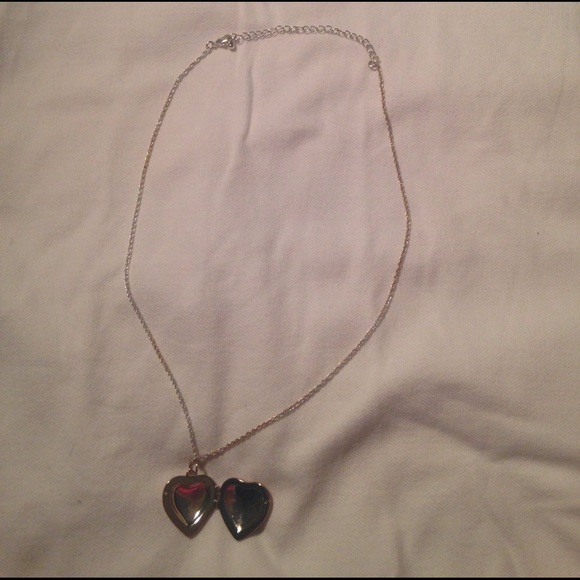 Locket - Picture 3 of 4