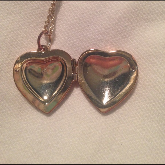 Locket - Picture 4 of 4