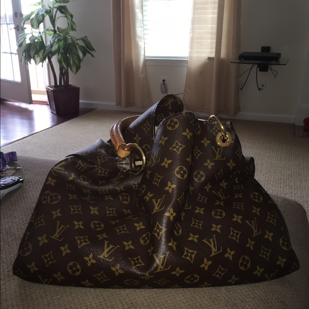 Authentic artsy mm Louis Vuitton shoulder bag