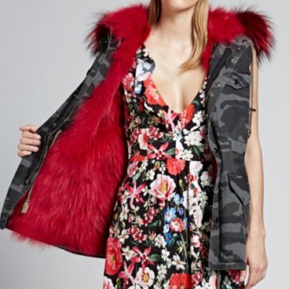Jocelyn Fuchsia Blade camo vest with red fox fur