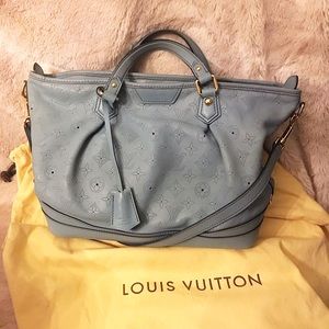 SOLD 🎉 LOUIS VUITTON Mahina Stellar PM in Ciel