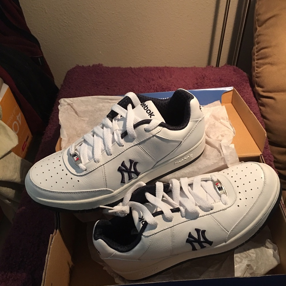OFFICIALLY LICENSED MLB NY YANKEES SNEAKERS REEBOK