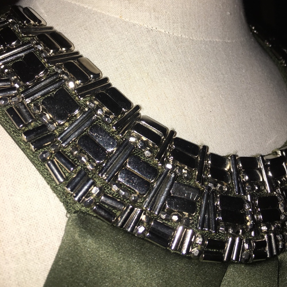 B. Smart, olive green, bodycon, bandage dress - Picture 8 of 8