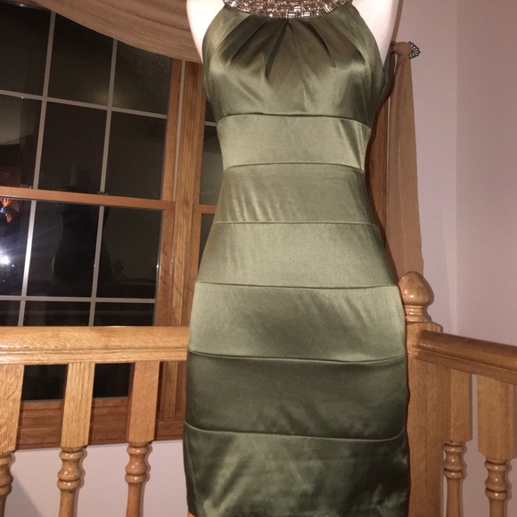 B. Smart, olive green, bodycon, bandage dress - Picture 2 of 8