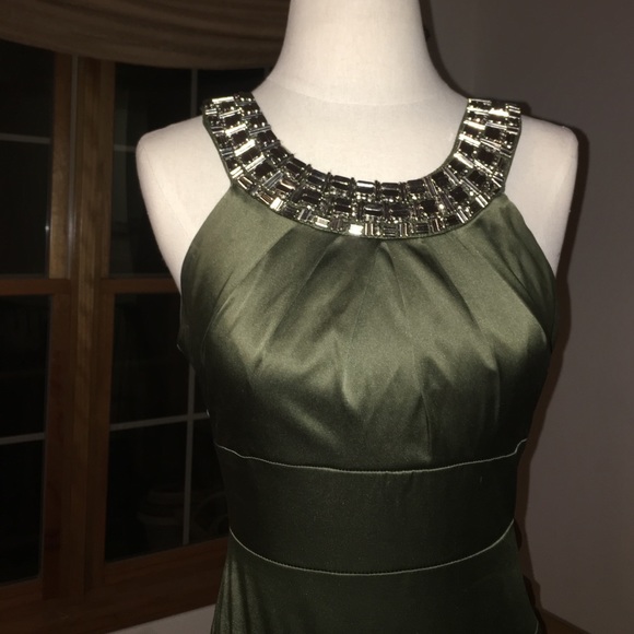 B. Smart, olive green, bodycon, bandage dress - Picture 3 of 8