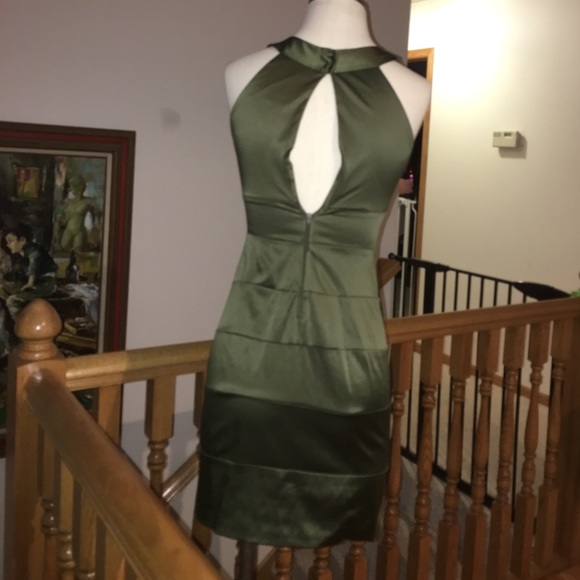 B. Smart, olive green, bodycon, bandage dress - Picture 5 of 8