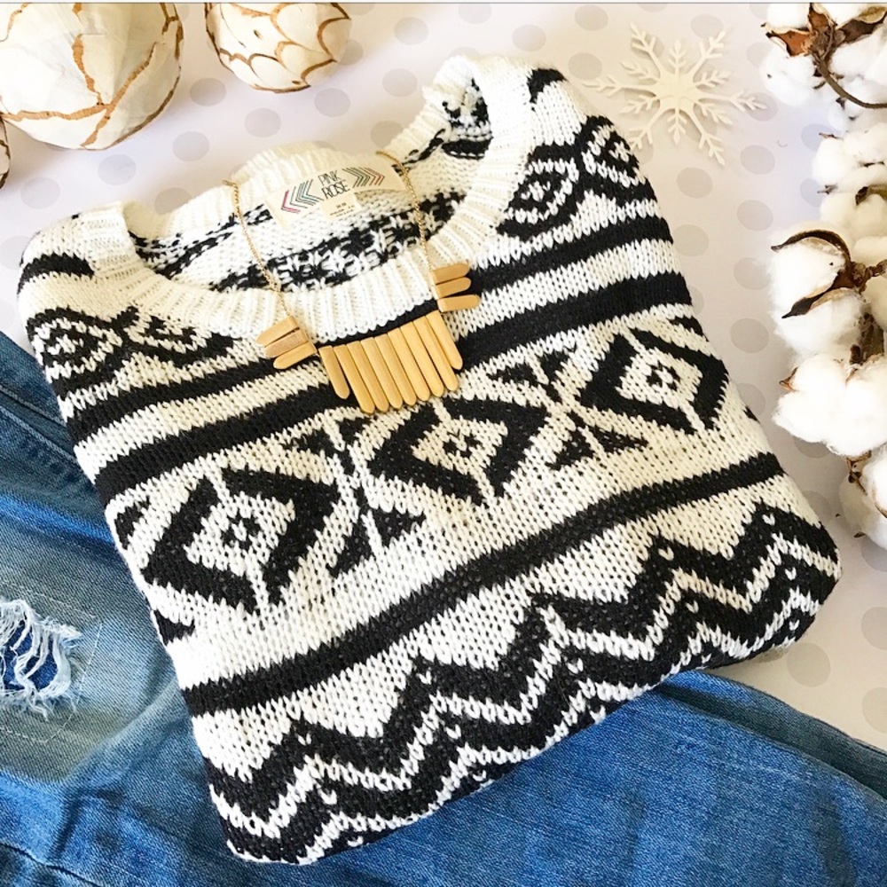 NWOT Black & White Tribal Sweater - Picture 1 of 4