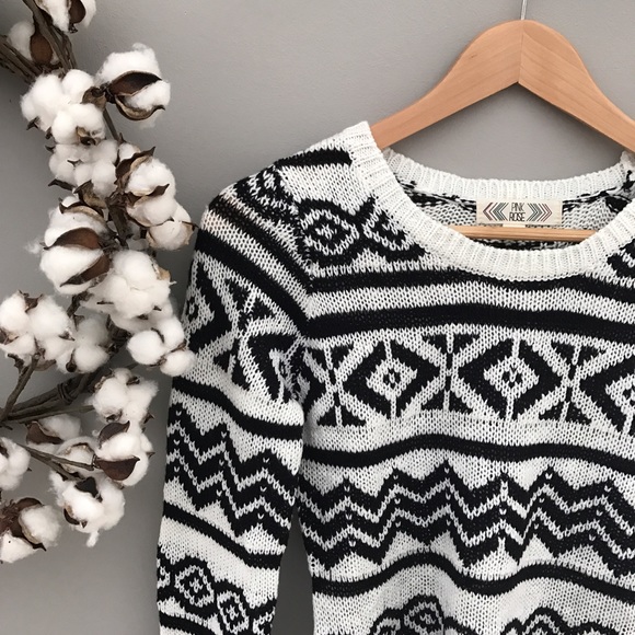 NWOT Black & White Tribal Sweater - Picture 2 of 4