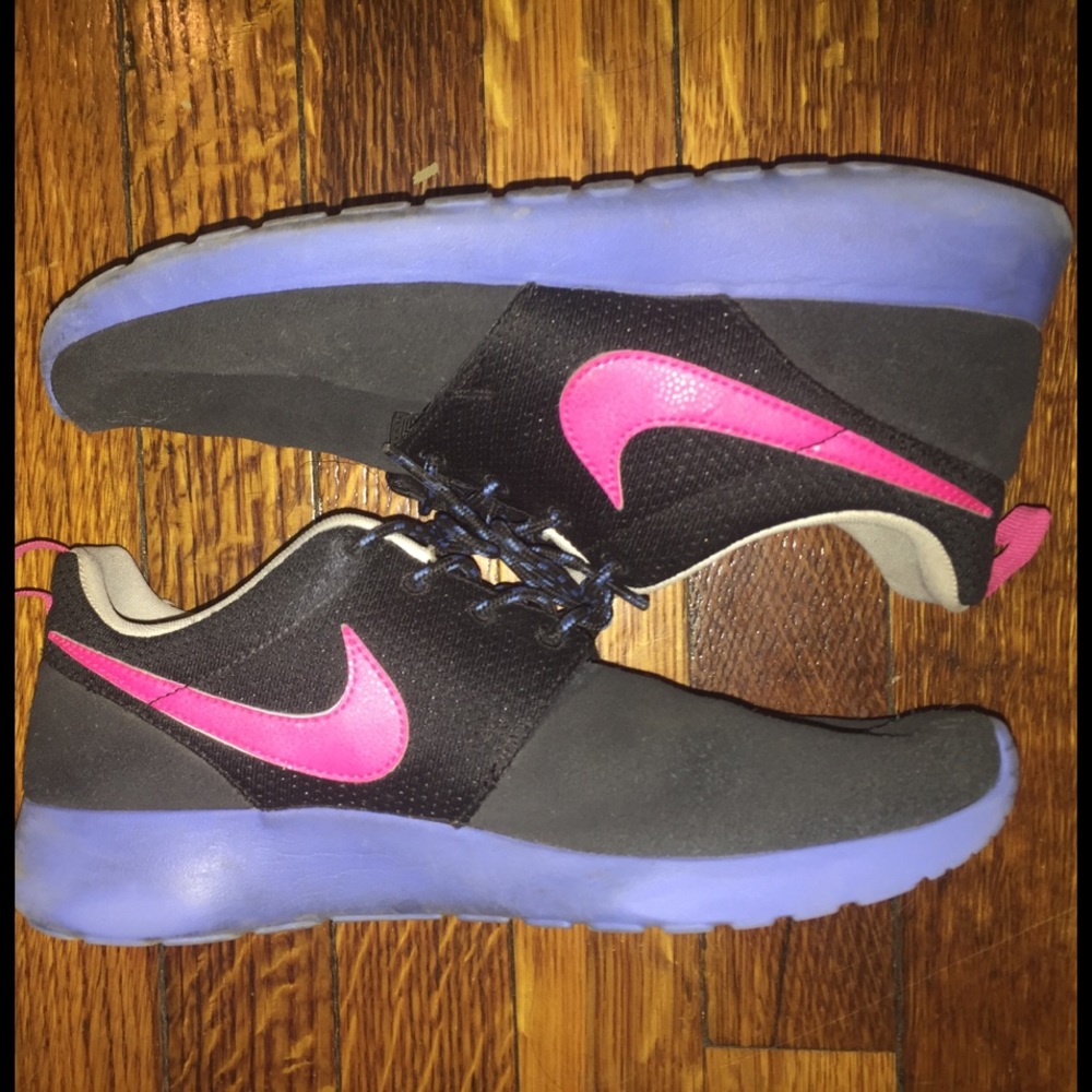 Black, pink, & blue rosheruns