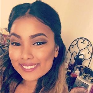 Meet your Posher, Dina