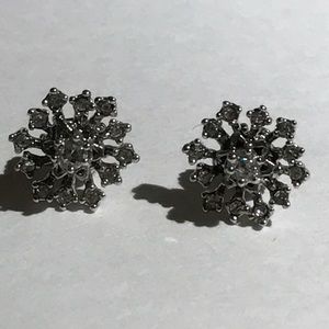 Juicy Couture snowflake earring