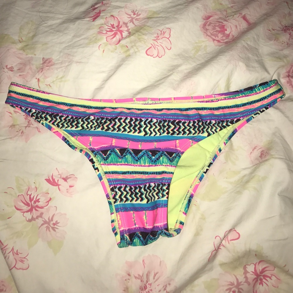 Printed cheeky bottoms!