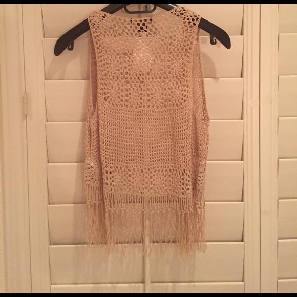 🚨Sale 3 Items For $14🚨Trendy! Crocheted Vest - Picture 3 of 3
