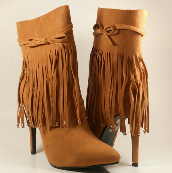 Shoes - TAN FRINGE BOOTIES🌸🌼🌹