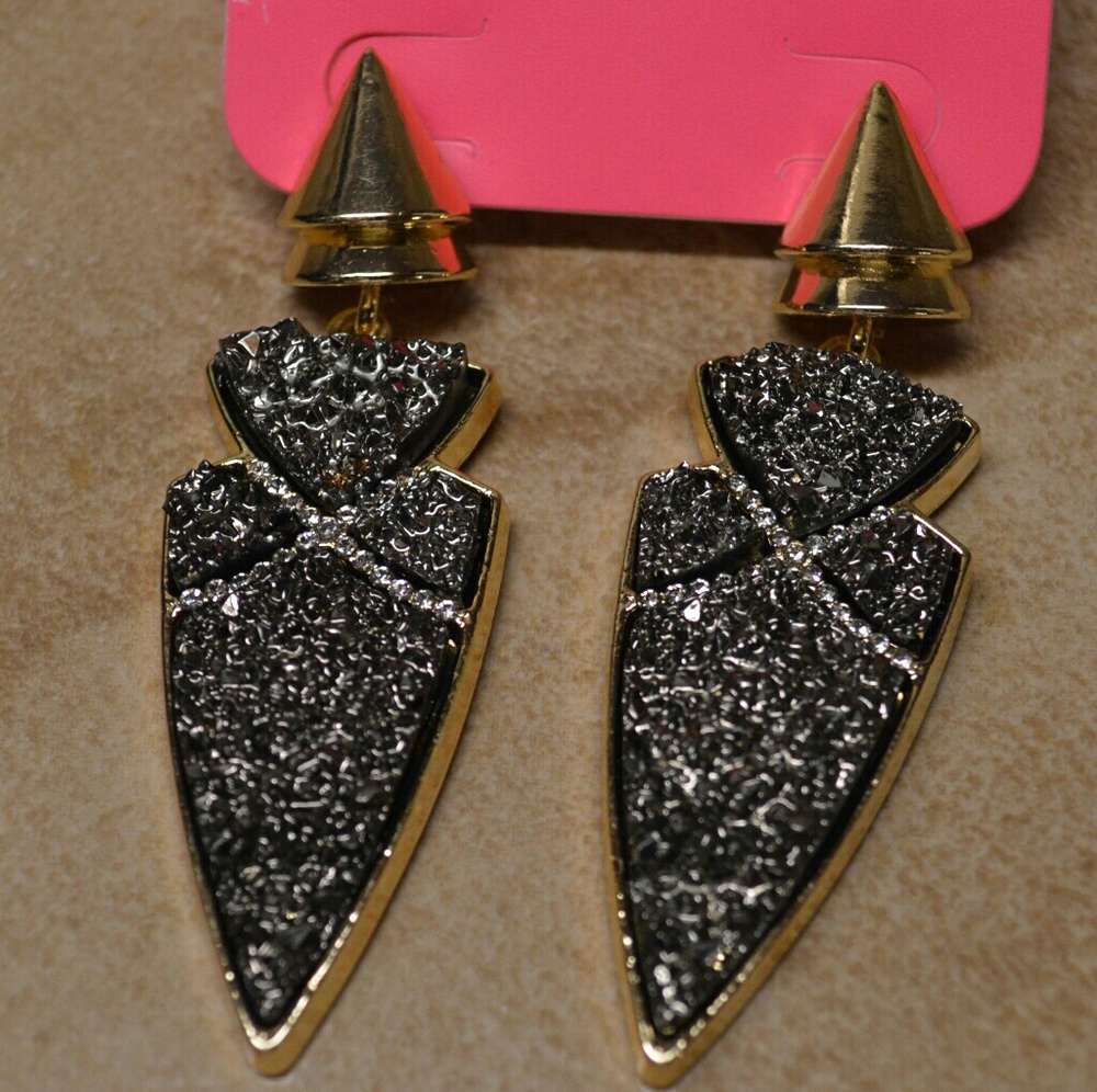 Stunning Brand New Gold Arrowhead Earrings - Picture 2 of 4
