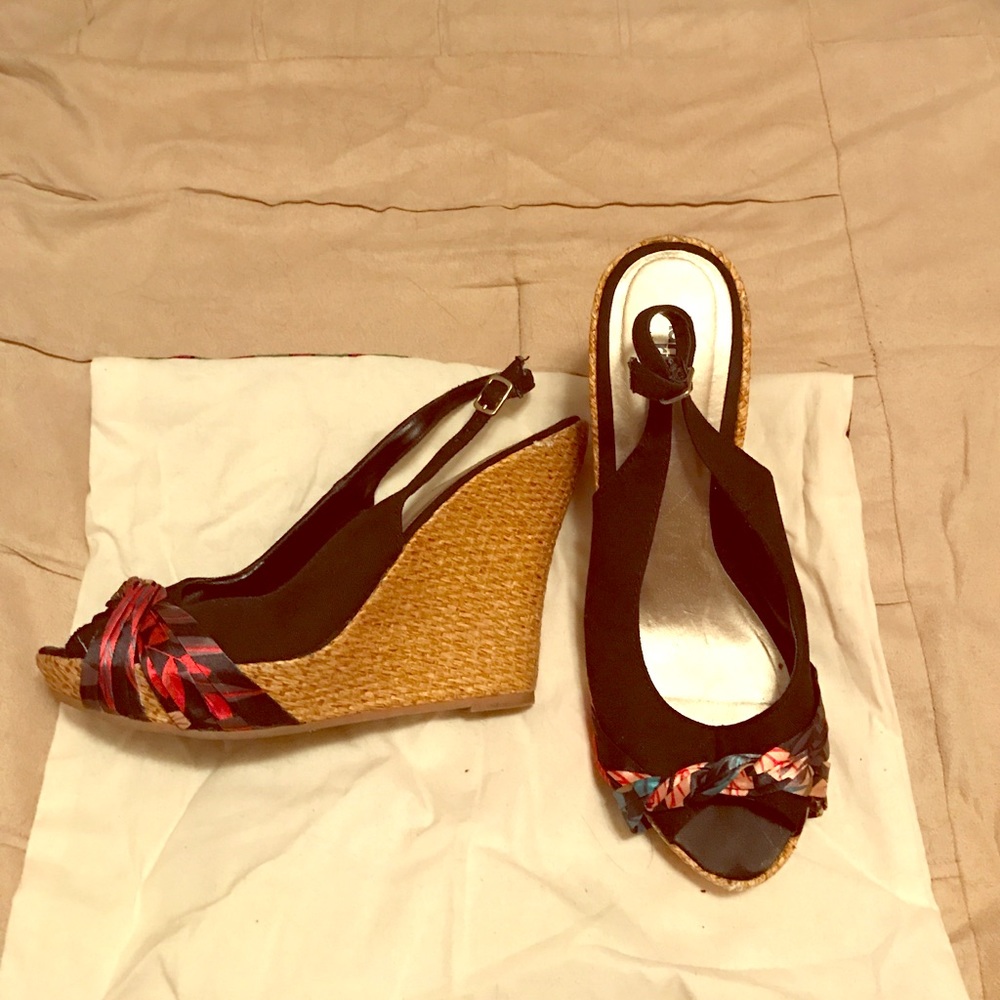 Adorable Black and colorful print Strappy Wedge