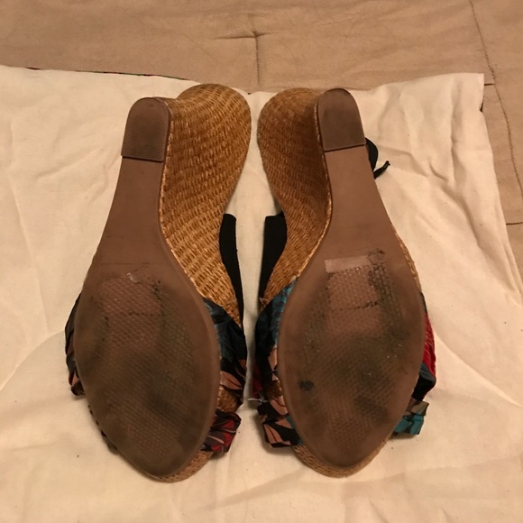 Adorable Black and colorful print Strappy Wedge - Picture 2 of 3