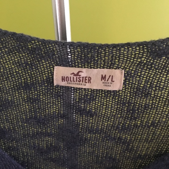 Hollister sweater - Picture 2 of 3