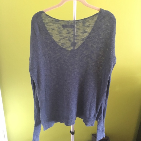 Hollister sweater - Picture 3 of 3