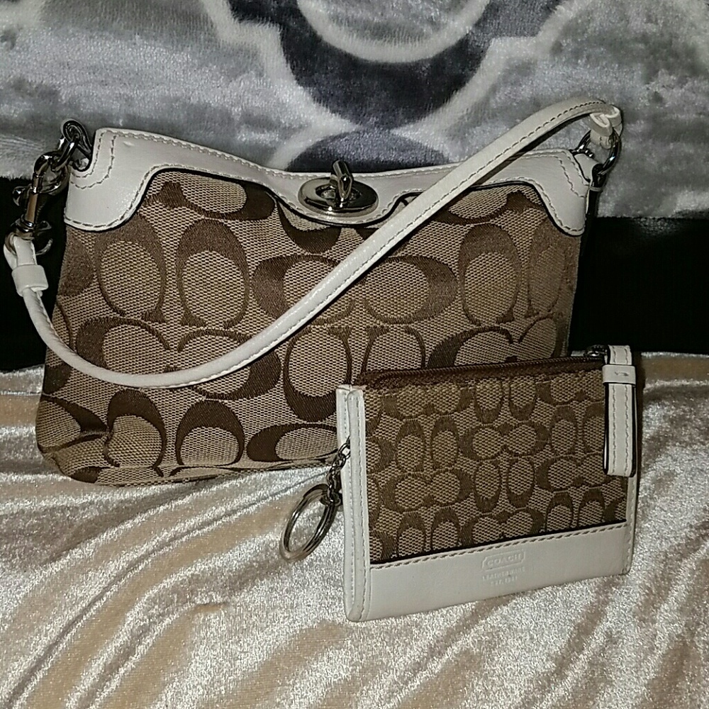 Coach Set EUC wristlet and ID Authentic bundle