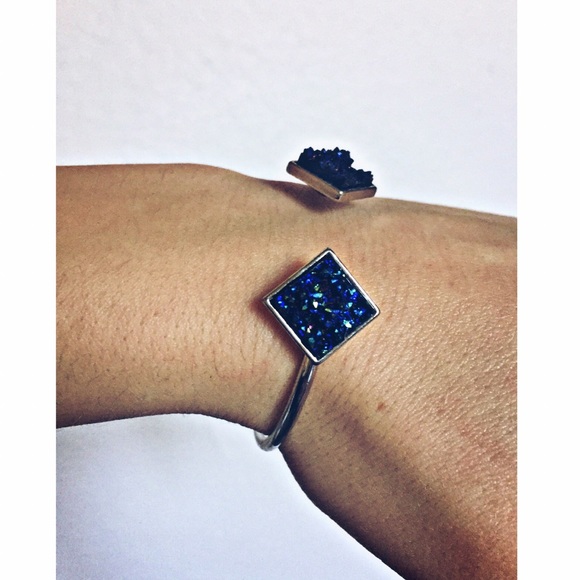 Boutique Jewelry - Blue Druzy Stone Bracelet