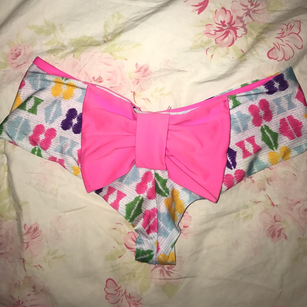 Printed cheeky bottoms
