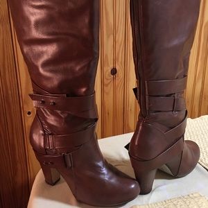 Size 8.5 brown boots with heel