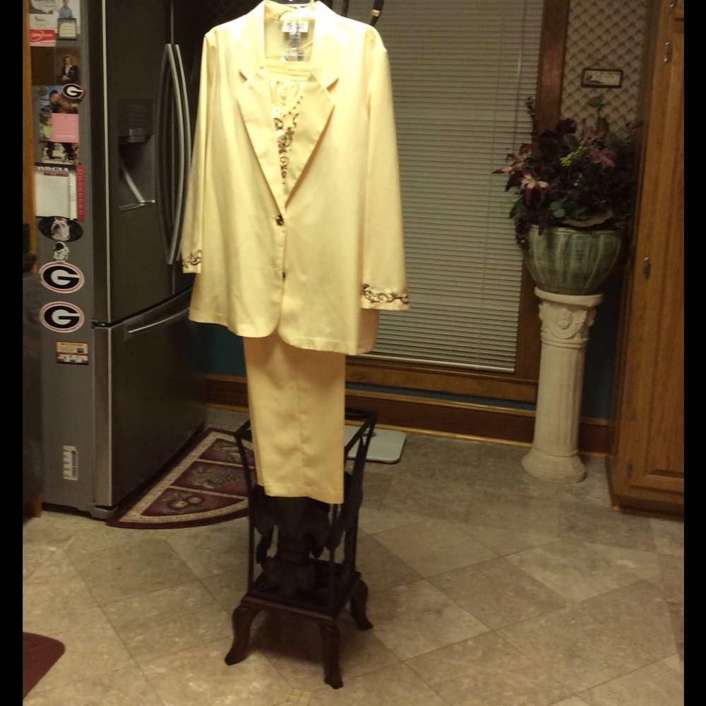 Maggie Sweet 3pc pantsuit