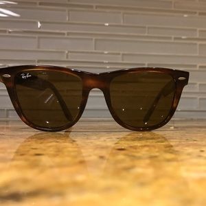 Ray-ban wayfarer tortoise sunglasses