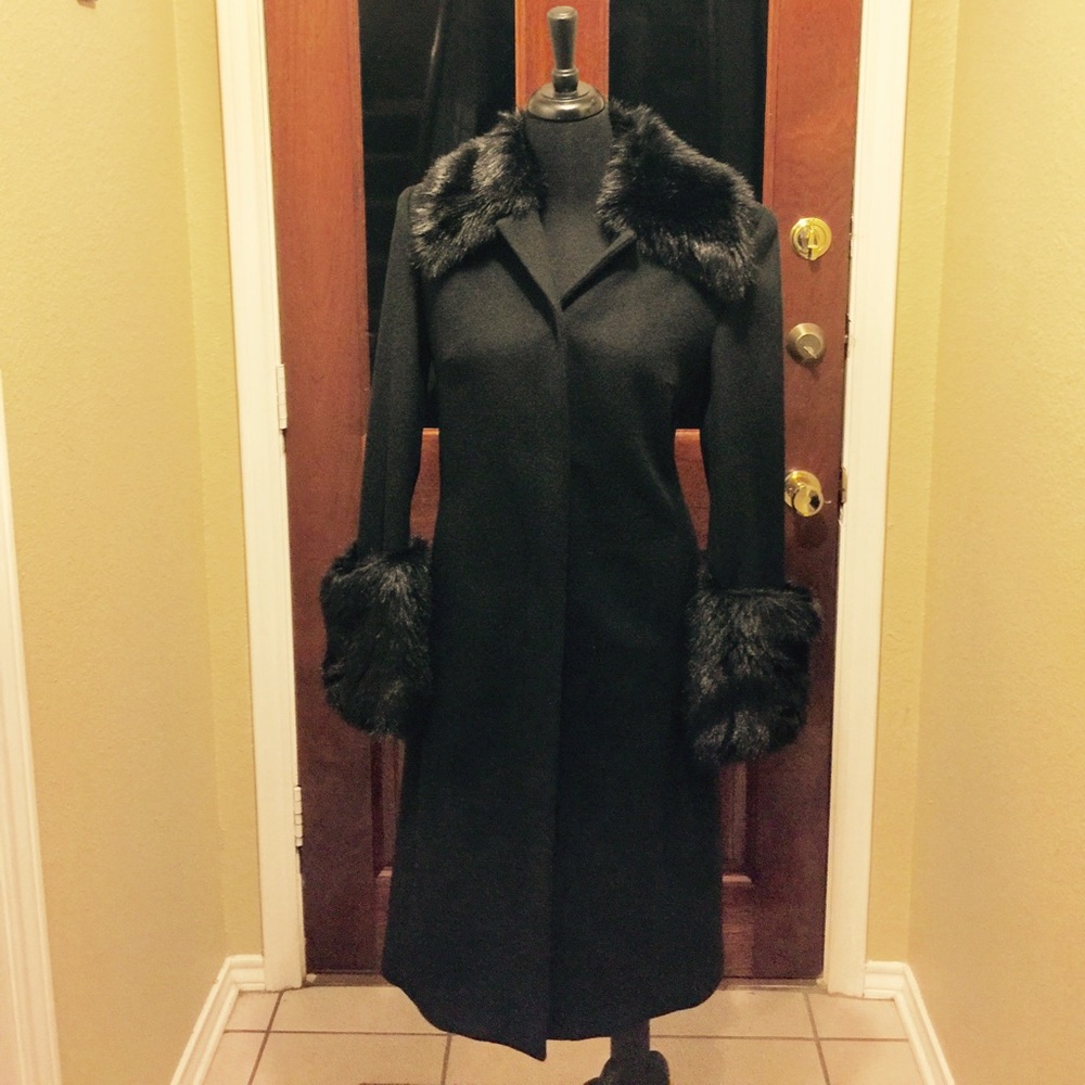 STUNNING 100% LIGHT WOOL COAT!!