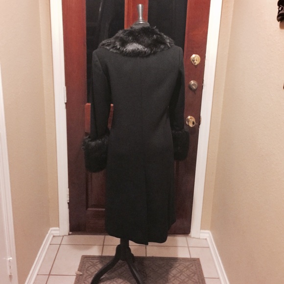 STUNNING 100% LIGHT WOOL COAT!! - Picture 2 of 3