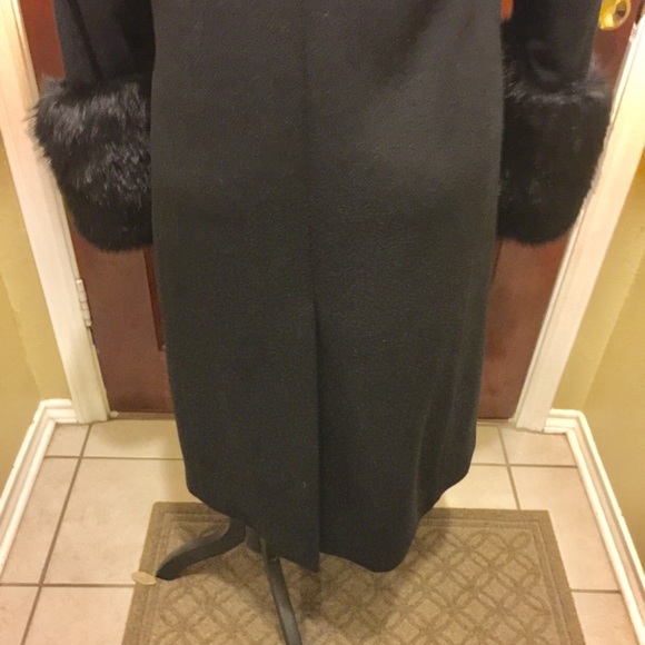 STUNNING 100% LIGHT WOOL COAT!! - Picture 3 of 3
