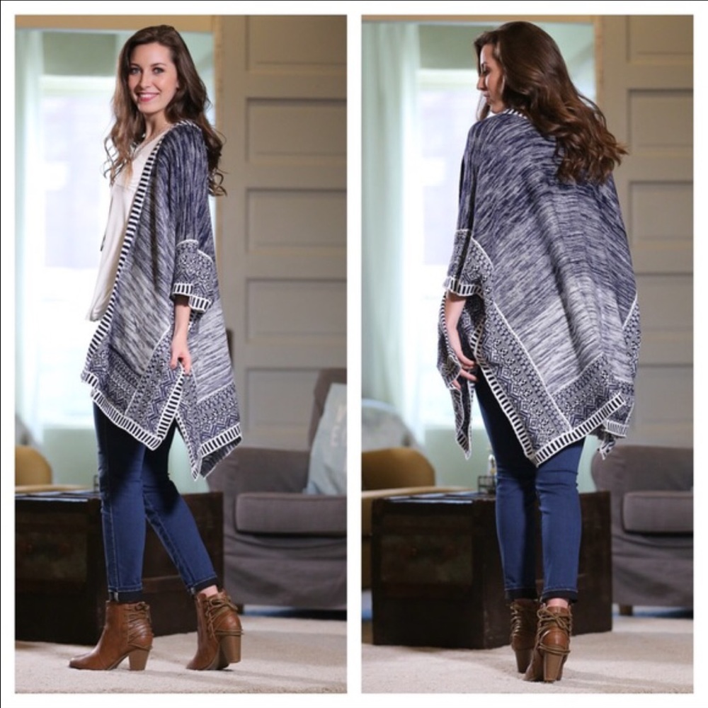 🆕Navy And White Oversized Cardigan 💯 Acrylic - Picture 3 of 3