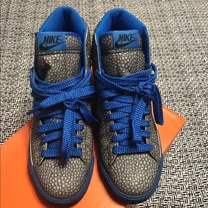 Nike Blazers grey with royal blue used sz 7