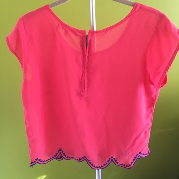 Pink Scalloped Crop Top - Picture 2 of 3