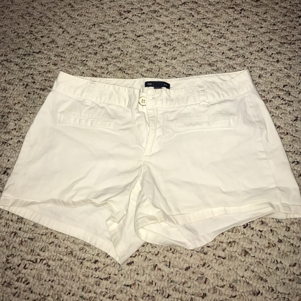 GAP white double pocket shorts