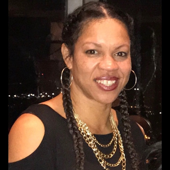 Meet your Posher, Deborah - Picture 1 of 1