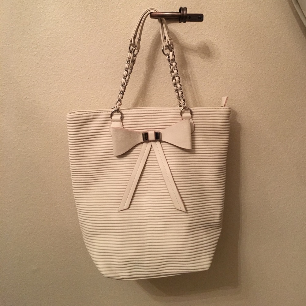 ✨Host Pick ✨Bow Tote Bag - Picture 2 of 6