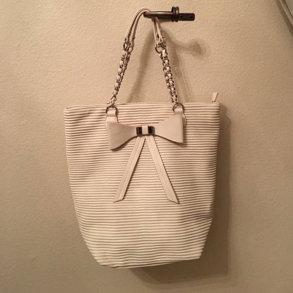 ✨Host Pick ✨Bow Tote Bag - Picture 2 of 6