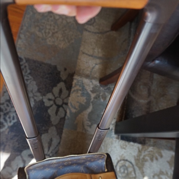 💥SOLD 💥Authentic LV Eole Monogram Luggage - Picture 5 of 8