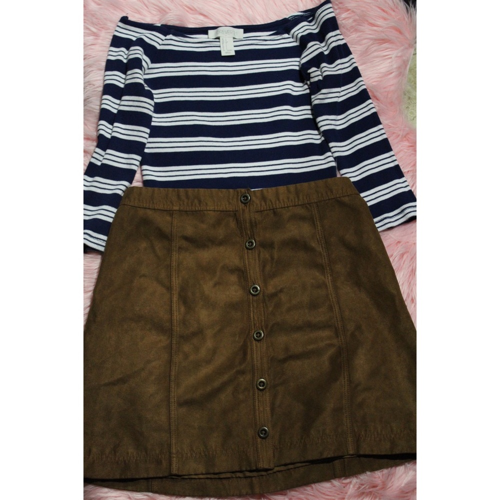 Outfit bundle/ skirt and crop top.