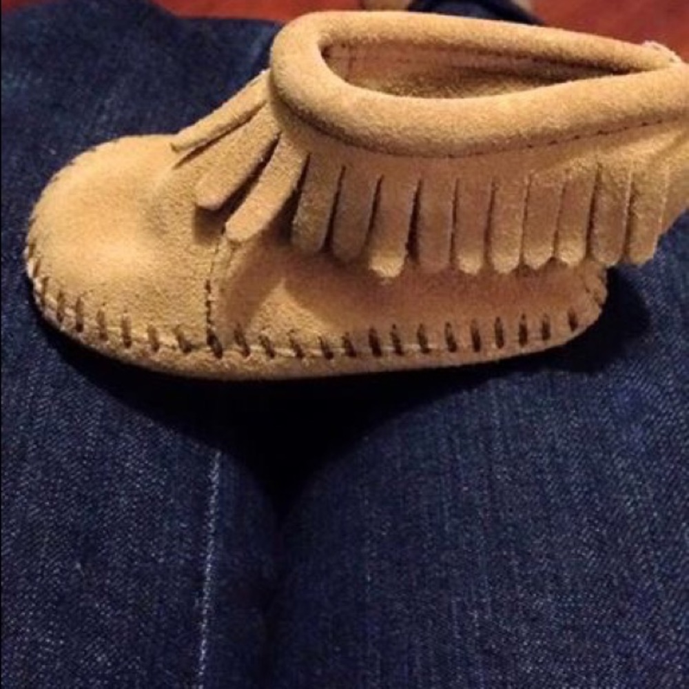 Minne Tonka infant moccasins