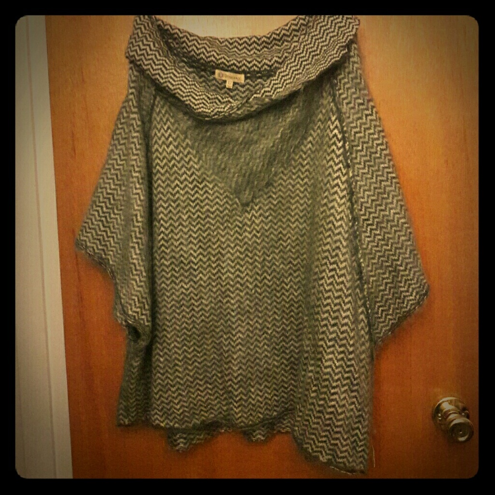 ♡♡SALE♡♡ Geometric Cape Sweater / Poncho