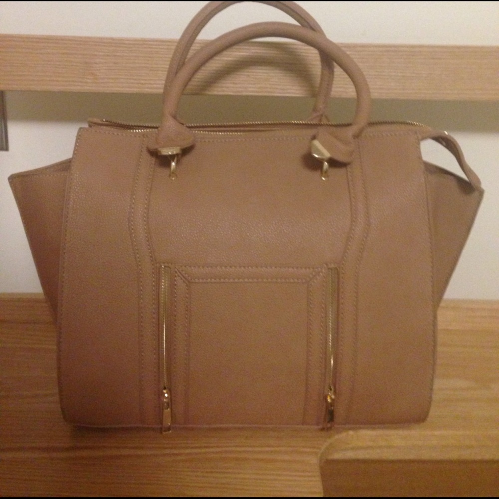 Brand new lulu's purse! Fits a 13" MacBook!