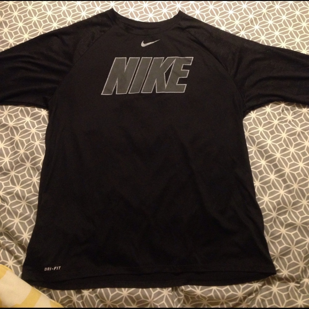 Black nike dri-fit shirt