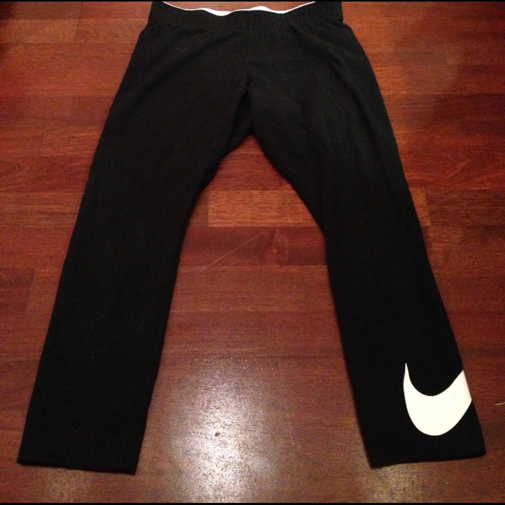 Nike Crop Athletic Leggings