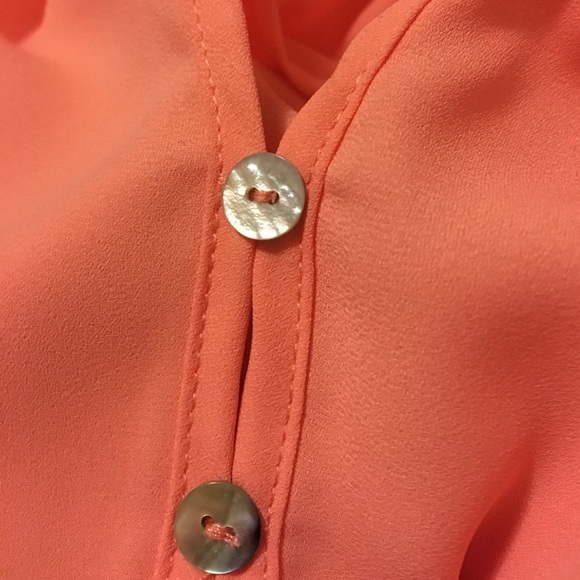 Peachy/ orange button top - Picture 4 of 4